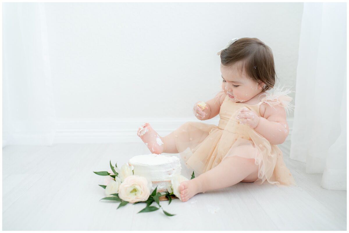 Cake smash first birthday session